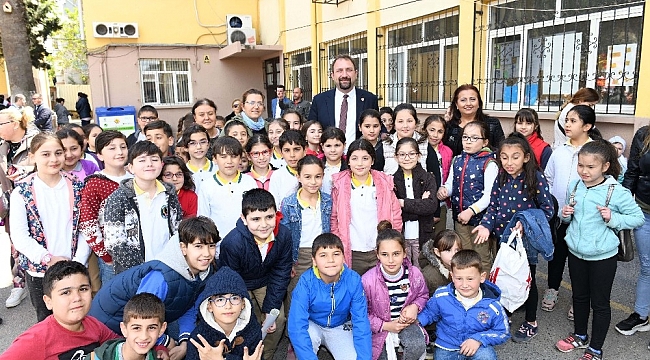 23 Nisan çocuklarından Başkan Gümrükçü'ye sevgi seli