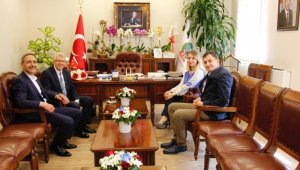 AK Partili aday, kazanan CHP'li başkanı ziyaret etti