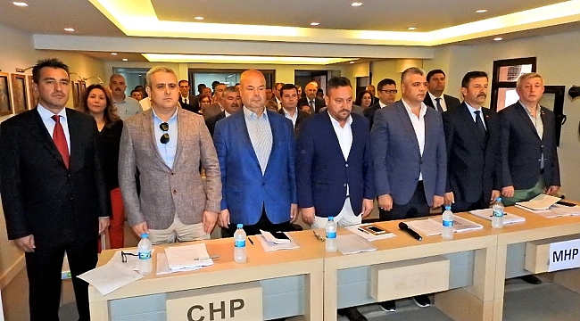 Çeşme Belediye Meclisi'nin yeni dönemi seçimlerle başladı