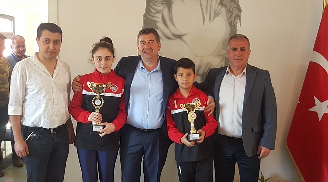 Çeşmeli satranççılar, başarılarını Başkan Oran ile paylaştı