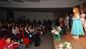 Çiğli'de 23 Nisan şenliği tiyatro ile devam etti
