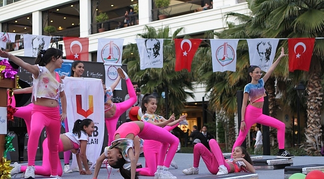 Dünya çocukları hünerlerini sergiledi