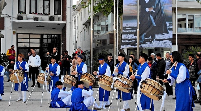 Güney Koreli öğrencilerden Çeşme'de unutulmaz gösteri