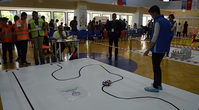 İzmir'de robotik kodlama tanıtım günleri ve yarışması düzenlendi