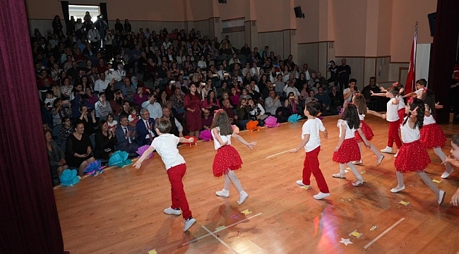 Rektör Budak, miniklerin 23 Nisan coşkusuna ortak oldu