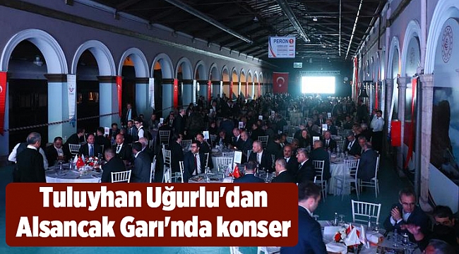 Tuluyhan Uğurlu'dan Alsancak Garı'nda konser