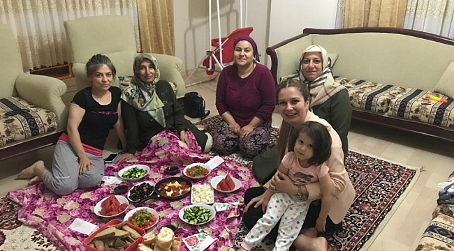 AK Parti'i kadınlardan Aliağa'da 300 aile ziyareti