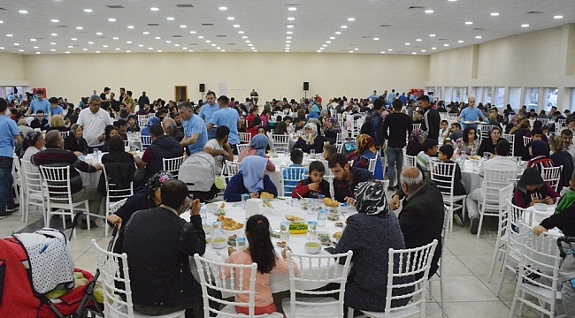 Aliağa'da ilk iftara yoğun ilgi