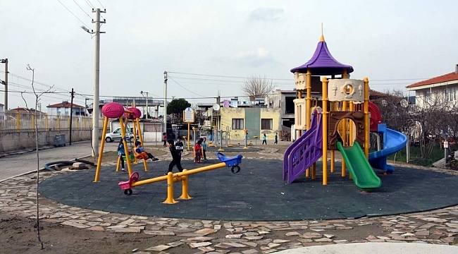 Aliağalı minikler modern parkları sevdi