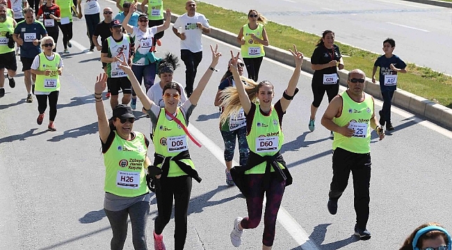 Anneler Günü&#039;nde Zübeyde Ana&#039;ya koştular
