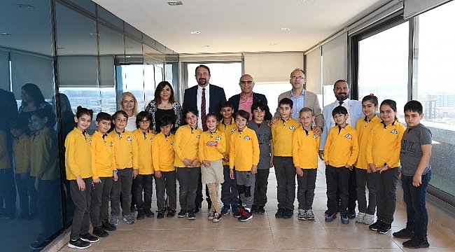 Miniklere Başkan Gümrükçü'den yerel yönetim dersi