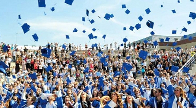 Üniversiteli işçiler haklarını istiyor