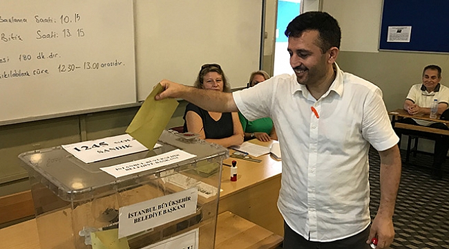 İstanbul'da vatandaşlar sandık başında