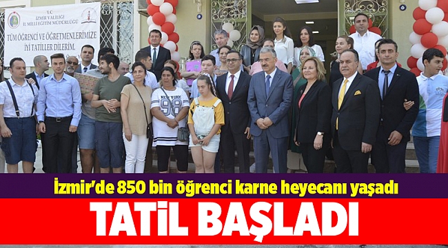 İzmir&#039;de 850 bin öğrenci karne heyecanı yaşadı