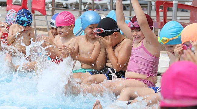 Okullar kapandı havuz keyfi başladı