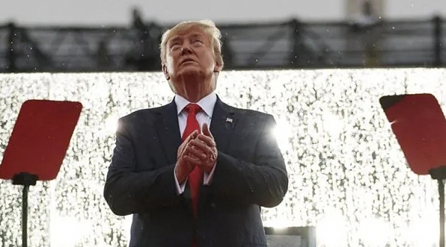 Trump: Mars'a bayrak dikeceğiz!