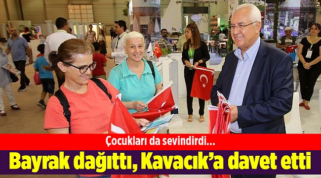 Bayrak dağıttı, Kavacık’a davet etti