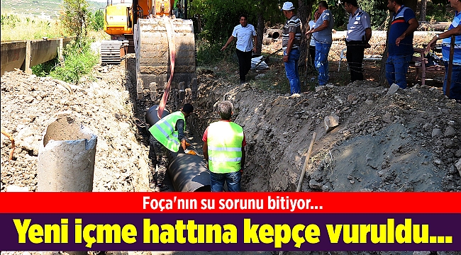 Foça'nın su sorunu bitiyor... Yeni içme hattına kepçe vuruldu...