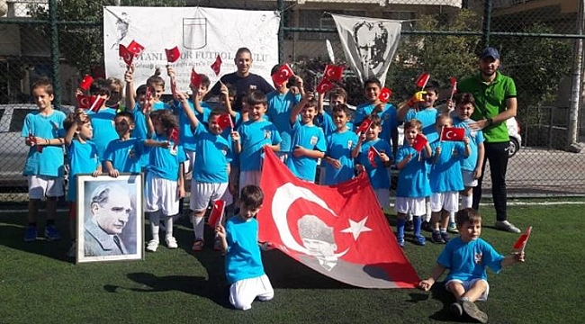 Bostanlıspor 29 Ekim'i yine Sahada kutladı