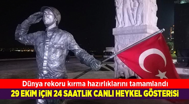 Canlı heykel olup 24 saat boyunca asker selamı verecek