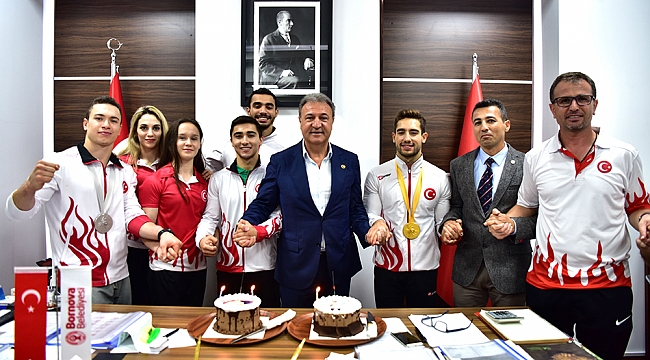 Dünya Şampiyonu'ndan Başkan İduğ'a ziyaret