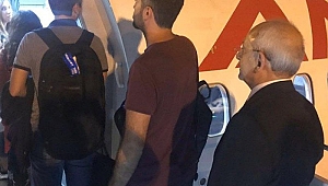 Tarifeli uçakla Ankara'ya döndü, sosyal medyanın gündemine oturdu