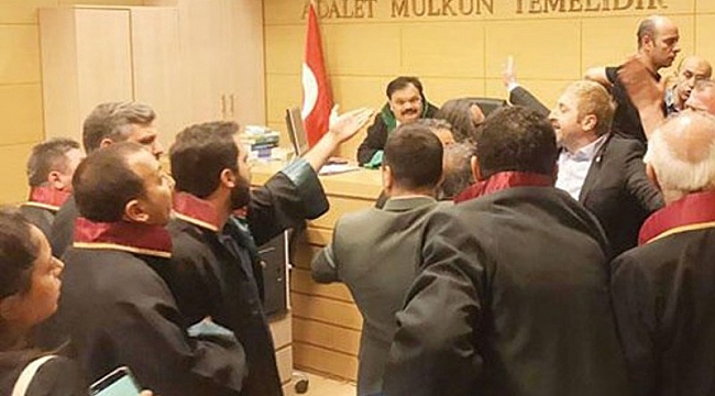 Etek boyu ölçen hakim 5 ay sonra göreve döndü