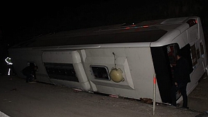 Gaziantep'ten İzmir'e gelen yolcu otobüsü devrildi: 25 kişi yaralandı