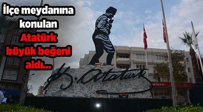 İzmir'de ilçe meydanına konulan Atatürk büyük beğeni aldı...