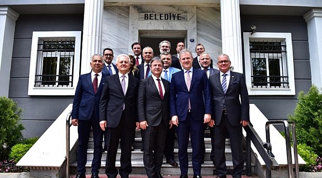 Bornova'da kurumlar birbirine yaklaşıyor