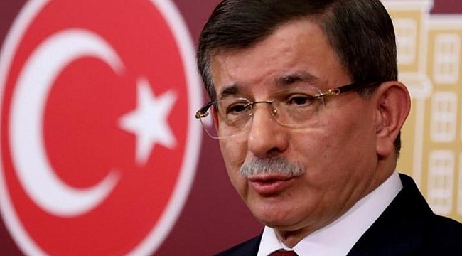 Davutoğlu parti tabelasını asıyor