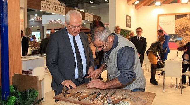 Karabağlar standına yoğun ilgi