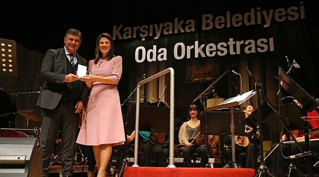 Karşıyaka yeni yılı müzik şöleniyle selamladı