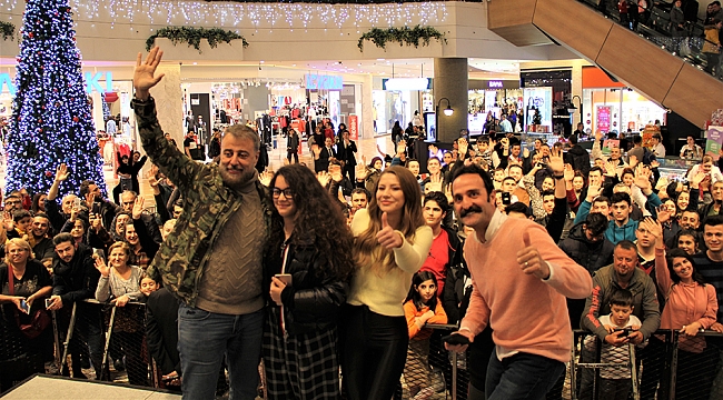 "Kırk Yalan" filmine İzmir’de özel gala