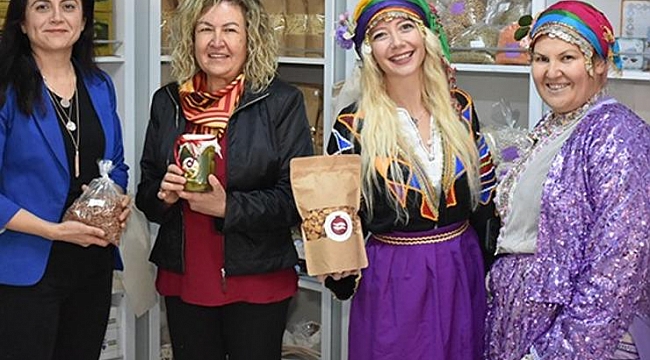 Narlıdere’nin el emeği marketine yoğun ilgi