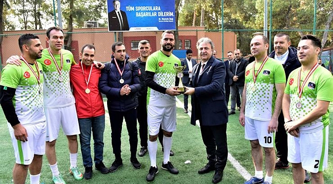 Bornova Belediyesi’nden birimler arası futbol turnuvası