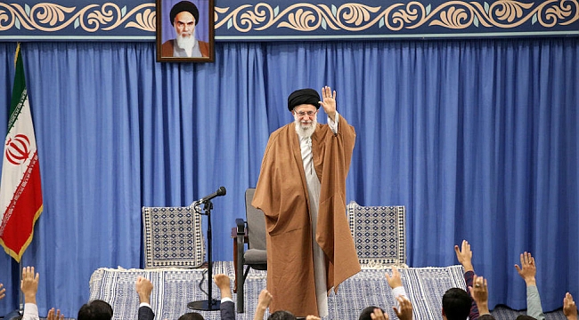 İran dini lideri Hamaney canlı yayında açıkladı bir şeyler daha da ileriye gidebilir