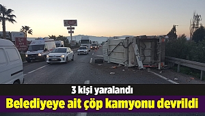 İzmir'de belediyeye ait çöp kamyonu devrildi