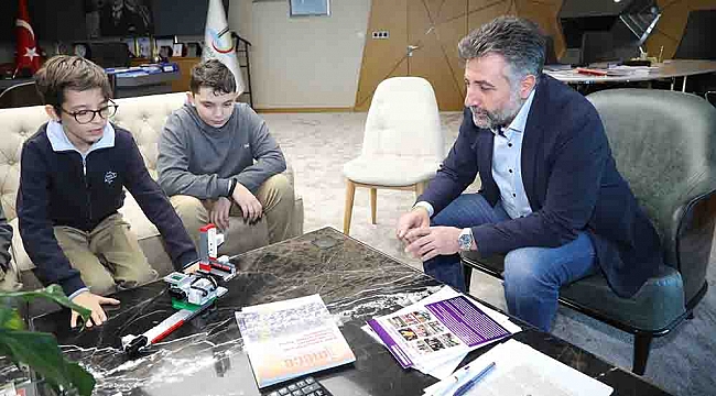 Genç mucitlerden yaya geçidi projesi