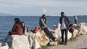 Yunanistan sığınmacıları alıkoymaya devam ediyor