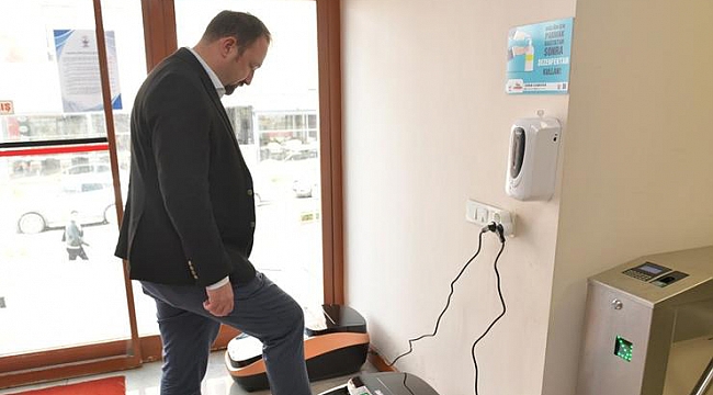 Çiğli Belediyesi’ne galoşsuz girilmiyor