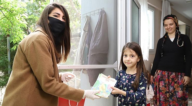 Menderes’te evlere kitap servisi