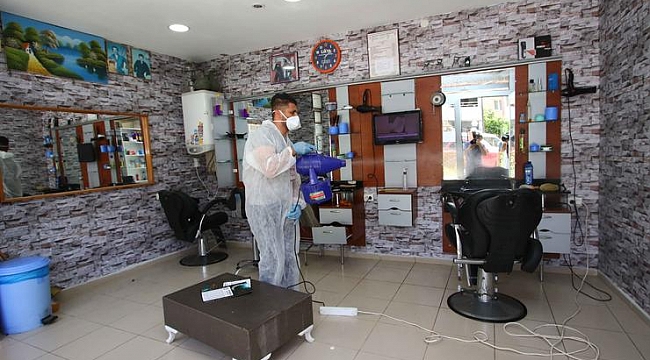 Bayraklı'da berberler ve parklar dezenfekte edildi