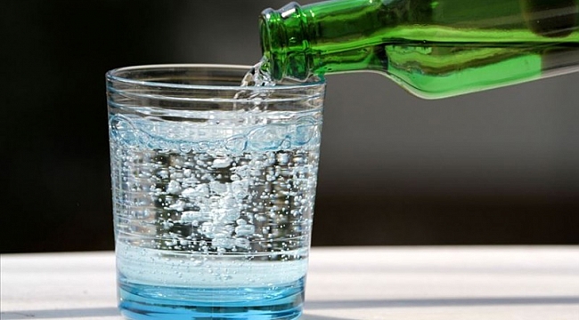 Çocuklara günde bir tane maden suyu önerisi