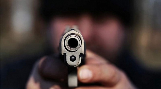 Eski patronuna kurşun yağırdı!