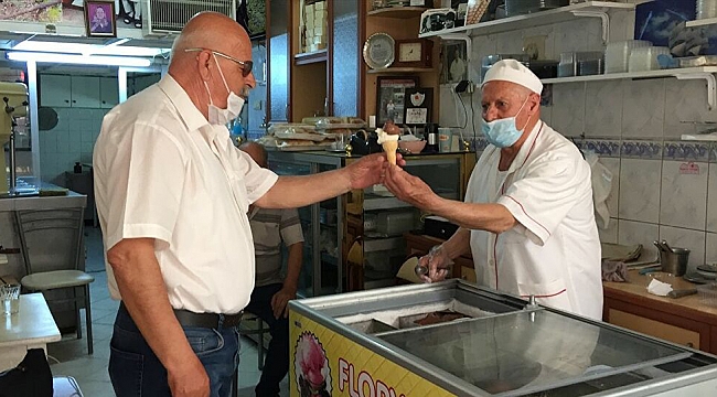 İzmir'de 74 yaşındaki dondurmacı dükkanına koştu!