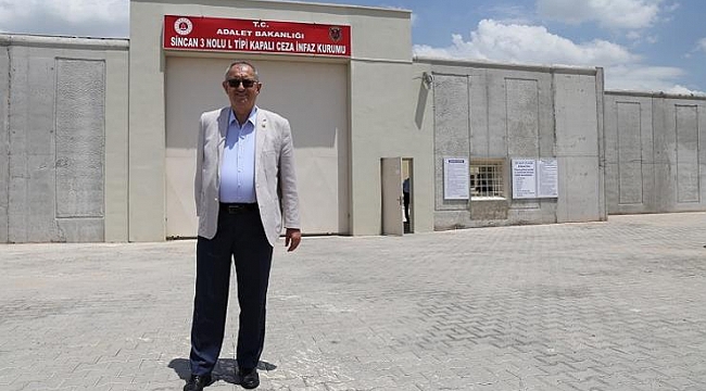 Atila Sertel tutuklu meslektaşı Müyesser Yıldız’ı ziyaret etti