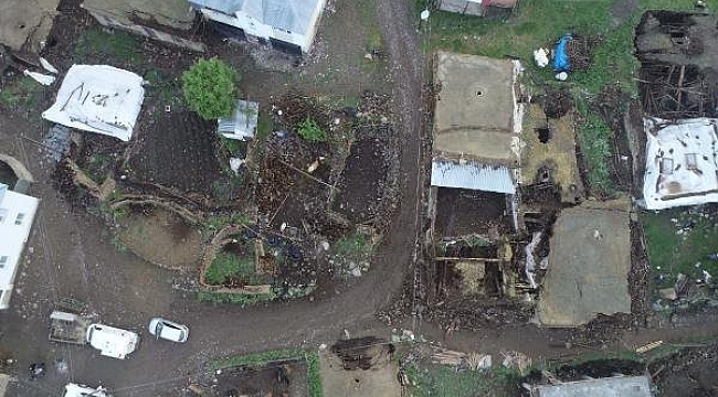 Bingöl'de depremin neden olduğu yıkım gün ağarınca ortaya çıktı
