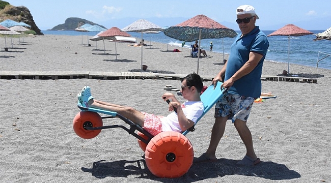 Engelli ve yaşlılar sahil yürüteciyle kumsalın tadını çıkaracak
