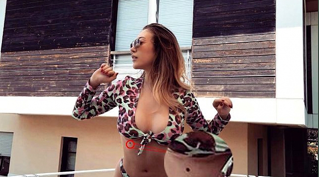 İç çamaşırıyla gitar çaldı